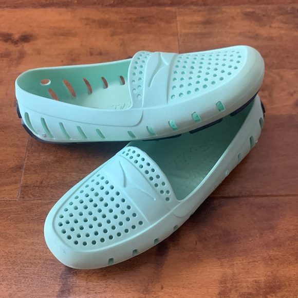 Floafers Women’s Water Shoe - Picture 1 of 3